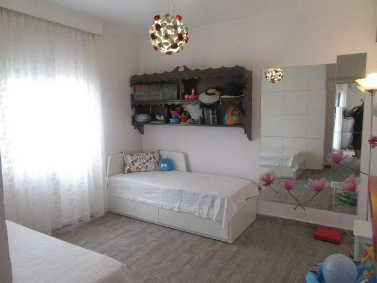 Pefkohori Apart. Near The Beach With Indor Parking And Yard Esterno foto